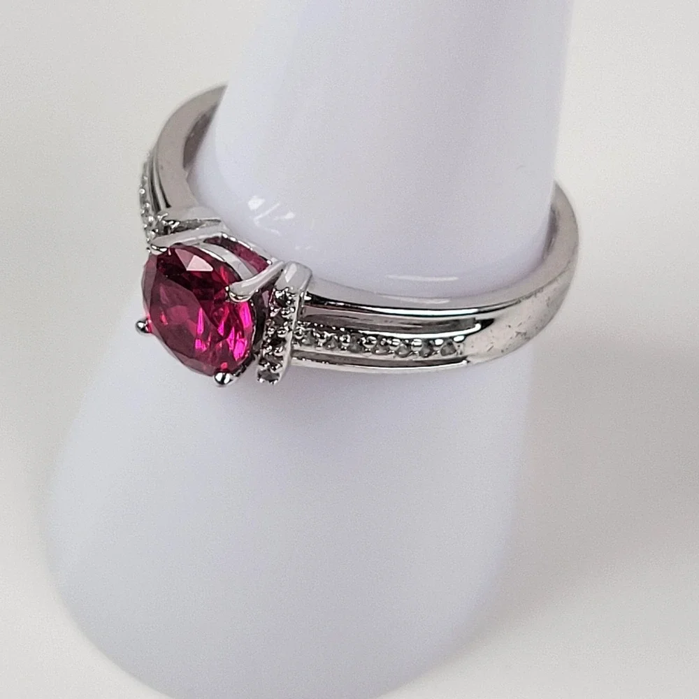 Vintage Style Ruby Red Glass Ring Silver Tone‎ Size 9 Glow Stone